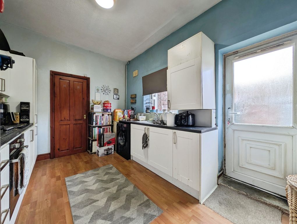 Property photo 3 of 10 Kitchen