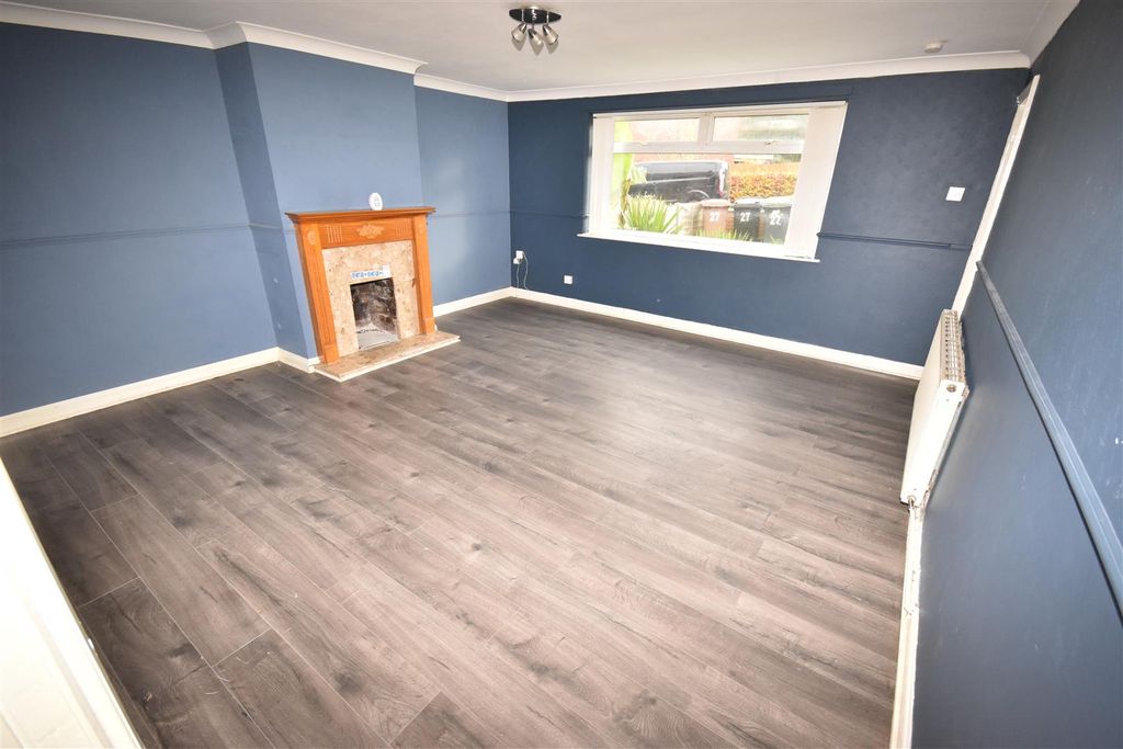 Property photo 2 of 10 Living Room