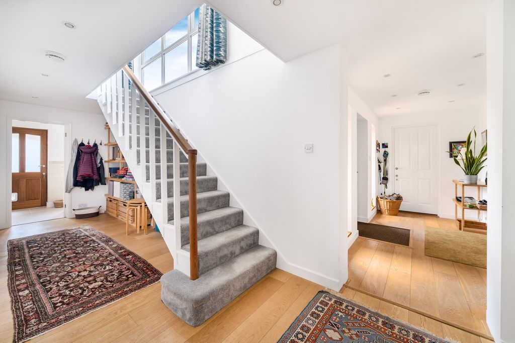 Property photo 2 of 29