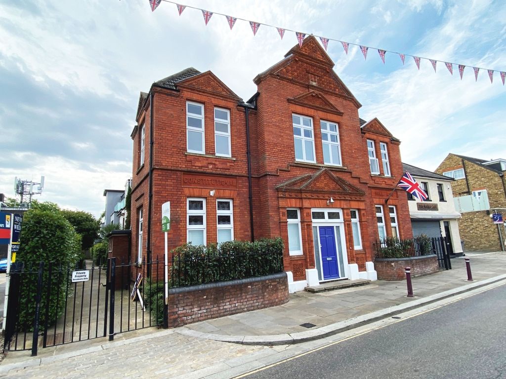 Property photo 2 of 10 Front