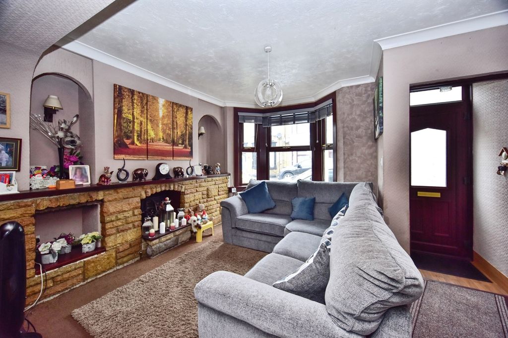 Property photo 2 of 17 Photo