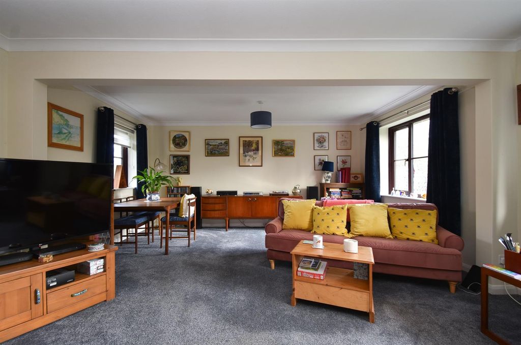 Property photo 2 of 16 Living Room