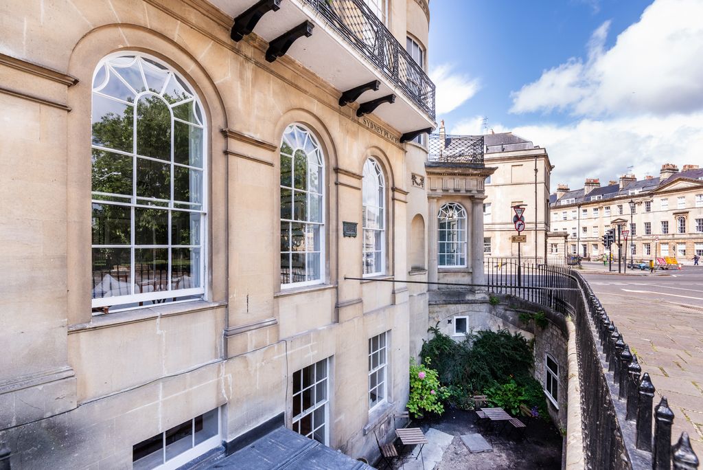 3 bed flat for saleSydney Place, Bath BA2
