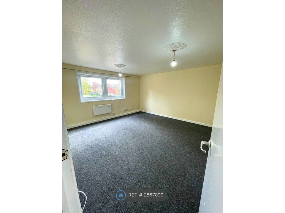 Property photo 1 of 7 Living Room