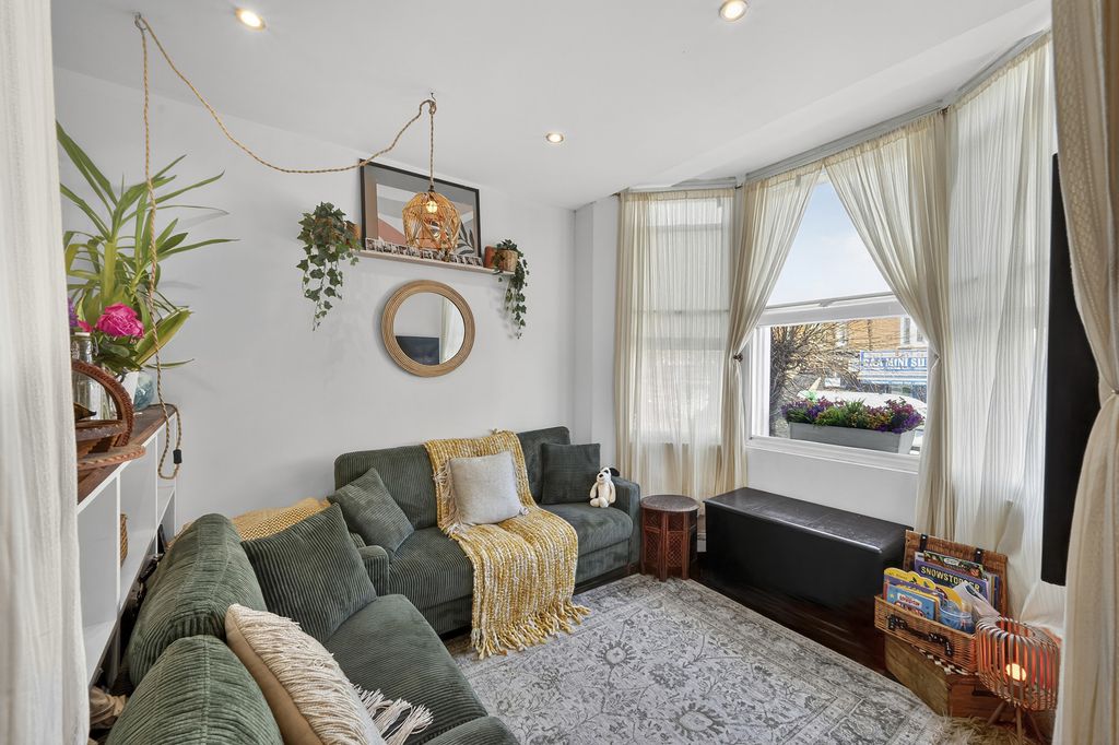 Property photo 3 of 8