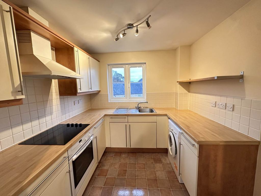 Property photo 2 of 10 Kitchen