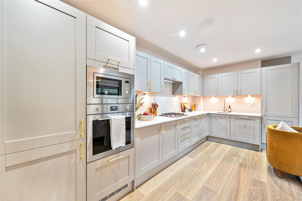 Property photo 2 of 18 Picture No. 13