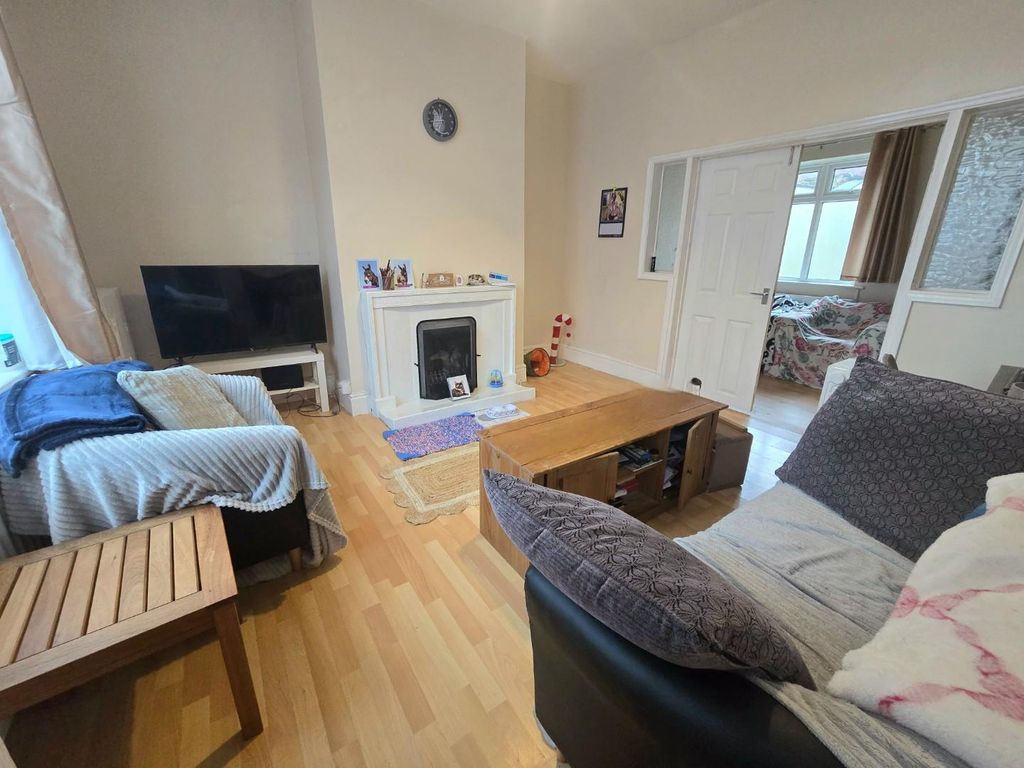 Property photo 2 of 8 Living