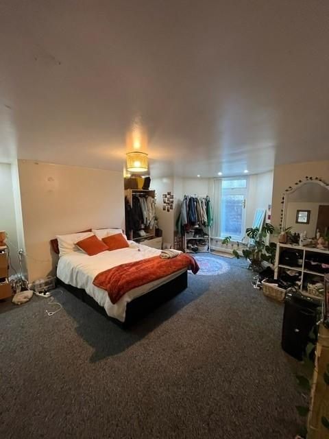Property photo 2 of 8 Spacious, Well-Styled Bedroom With A Double Bed, W...