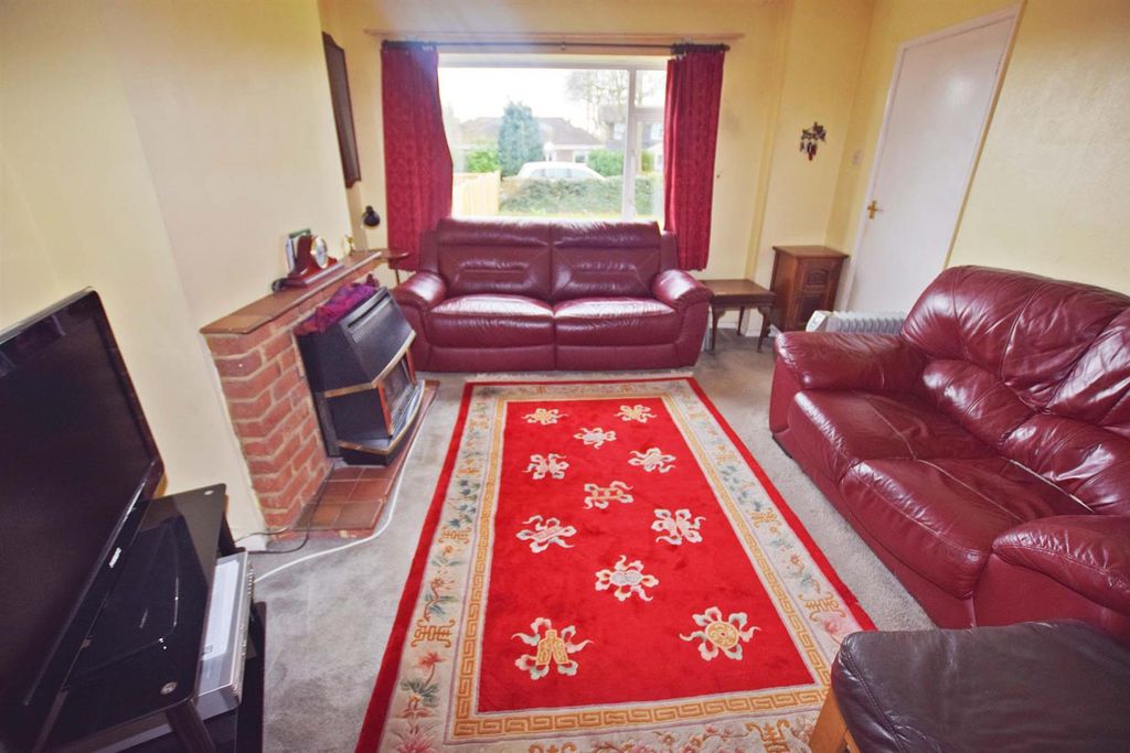 Property photo 2 of 16 Lounge