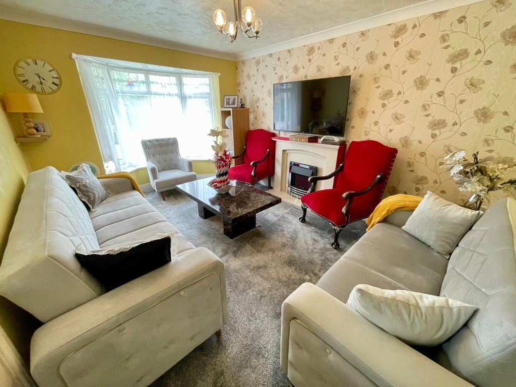 Property photo 3 of 16 4387442