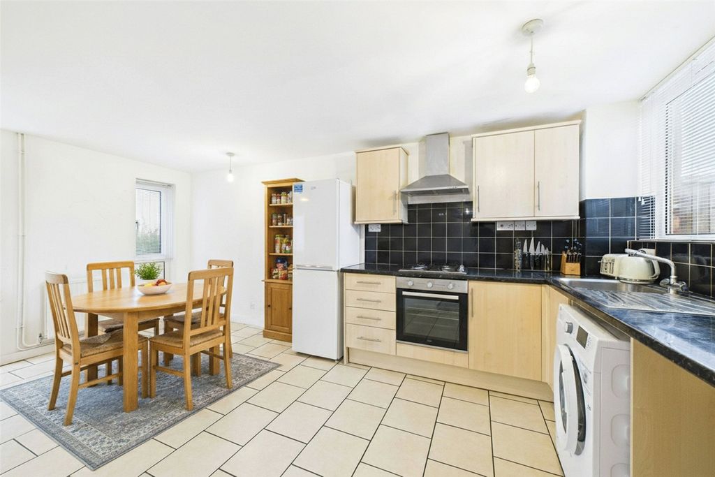 Property photo 2 of 8 Picture No. 15