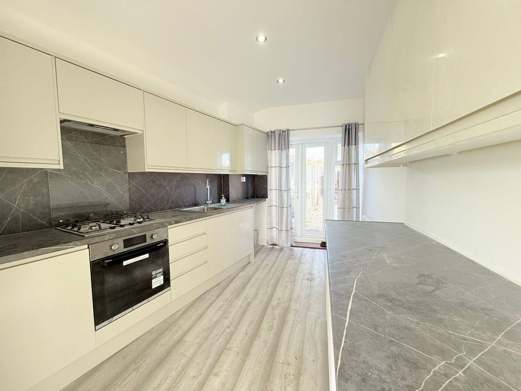 Property photo 1 of 11 Three Bedroom House With Two Toilet And Bathroom- Redbridge Station