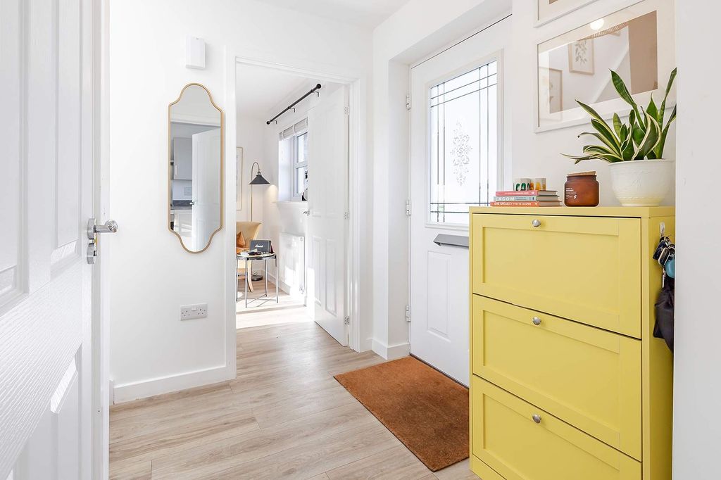 Property photo 3 of 24 Hall