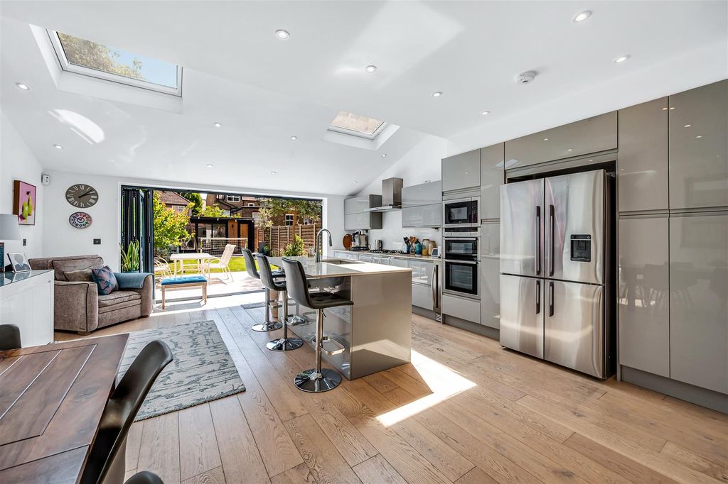 Property photo 3 of 18 Acacia Road-7.Jpg