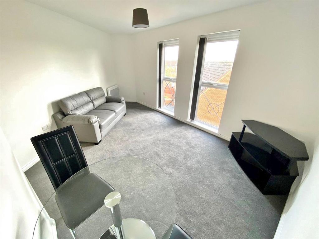 Property photo 3 of 14