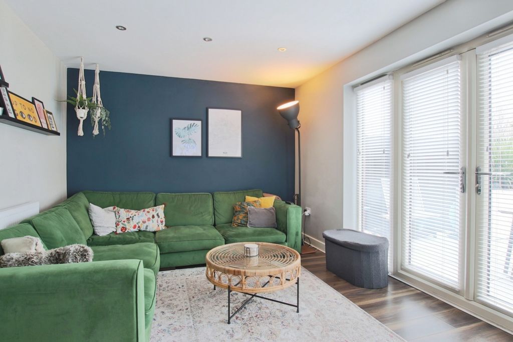 Property photo 2 of 16 4957973