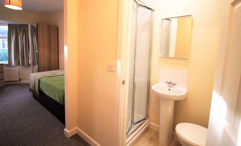 Property photo 2 of 3 Ensuite