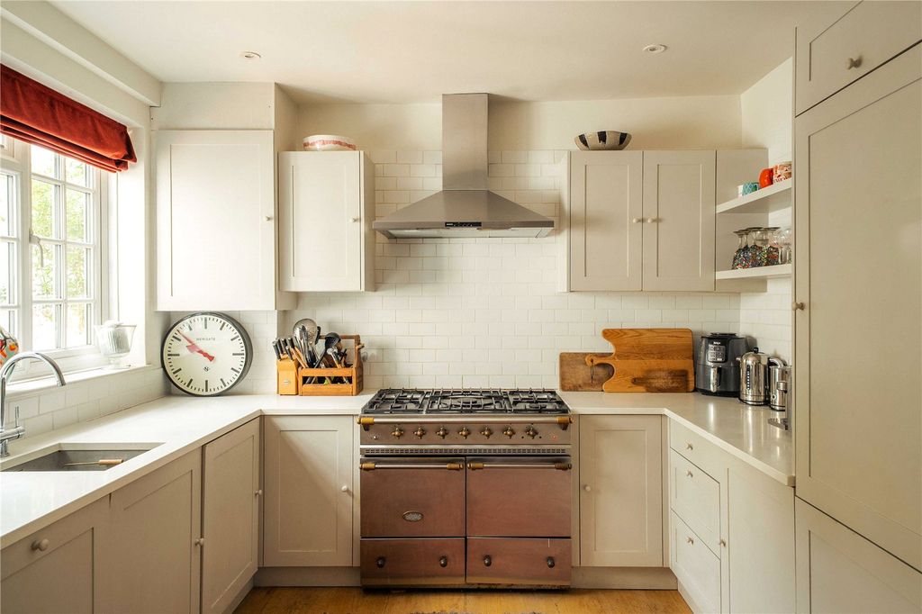 Property photo 2 of 8 Kitchen