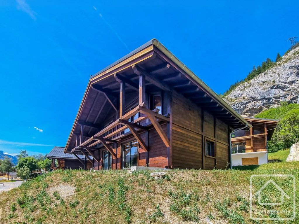 Property photo 2 of 36