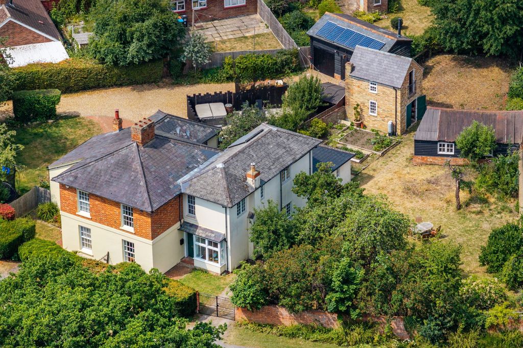 Property photo 3 of 27