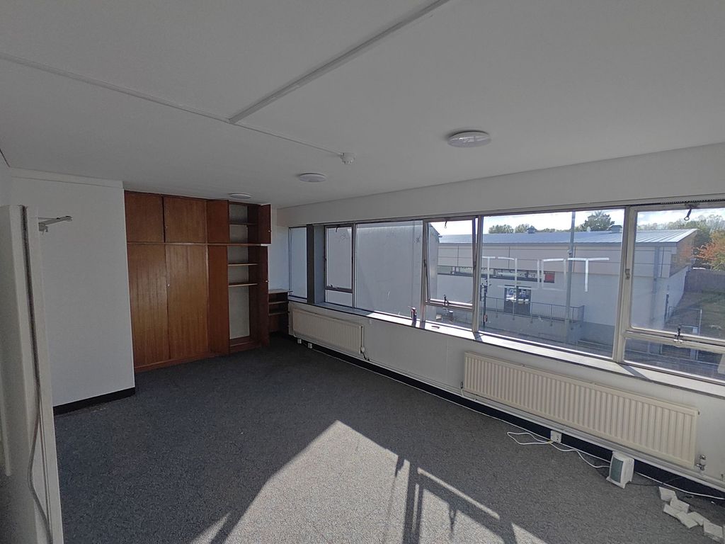 Property photo 2 of 27