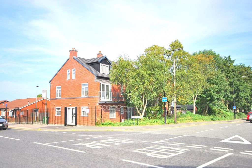 Property photo 2 of 7 5 St John Street, Pemberton, Wigan, Wn5 0Dt