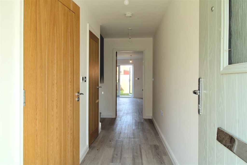 Property photo 3 of 24 Entrance Hall