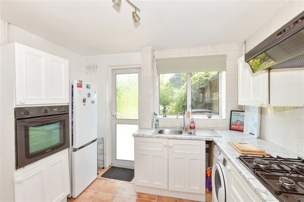 Property photo 2 of 11 Kitchen
