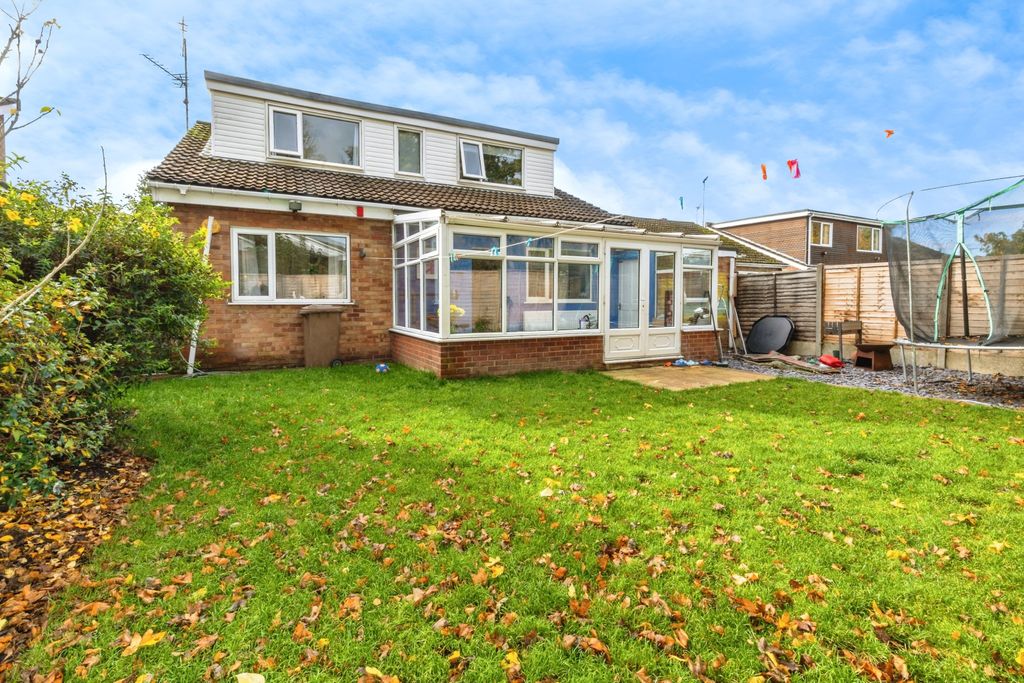 Property photo 2 of 19 2025-10-21-15Swallowavenue026