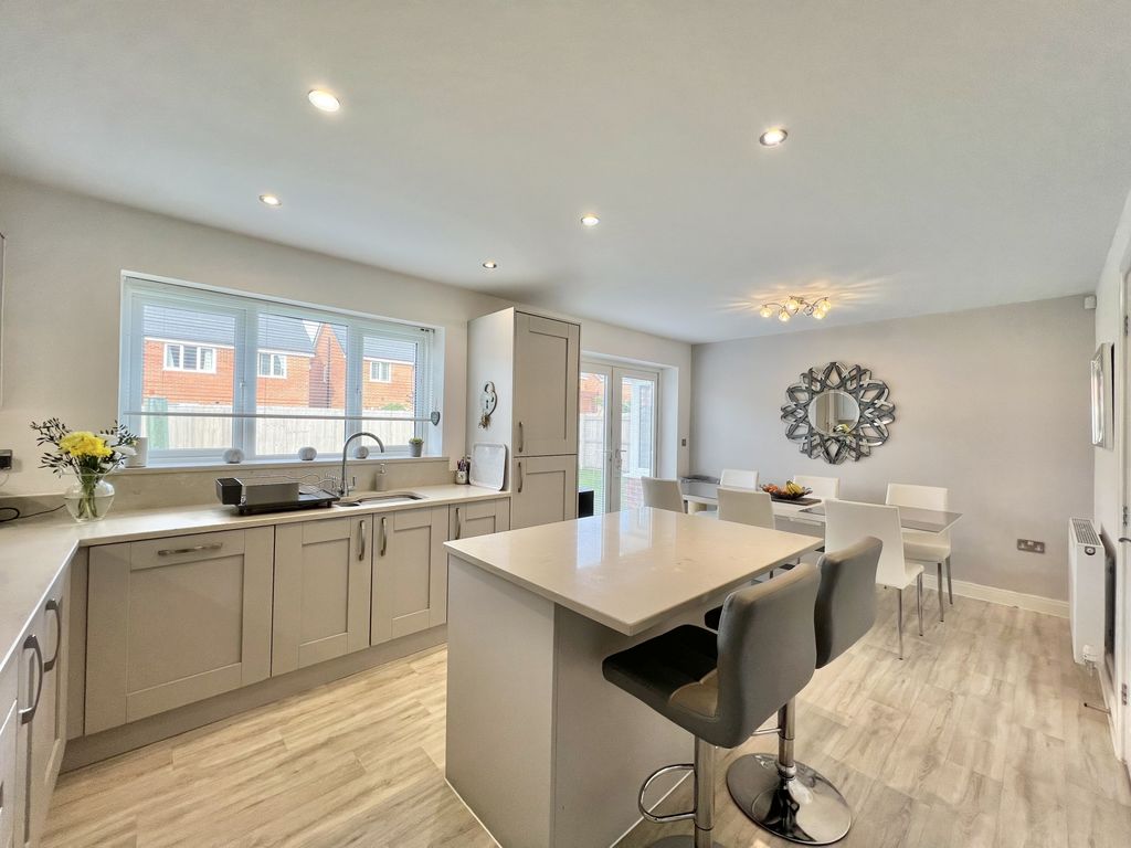 Property photo 3 of 28