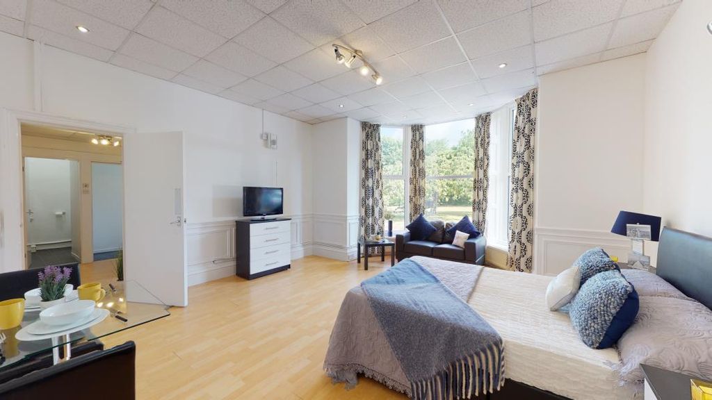 Property photo 2 of 8