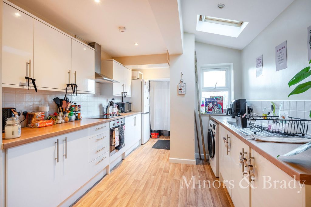 Property photo 2 of 18