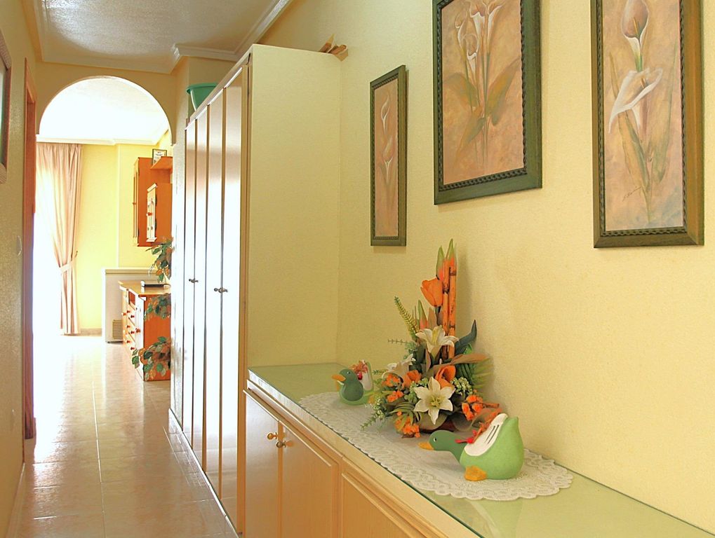 Property photo 2 of 27