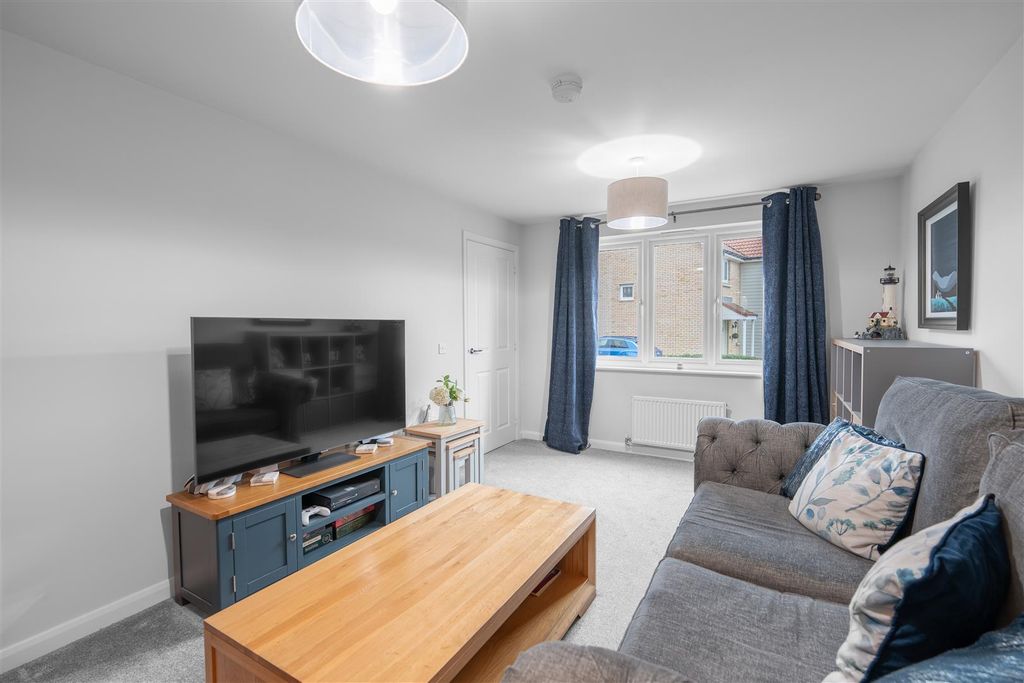 Property photo 2 of 20 Lounge.Jpg