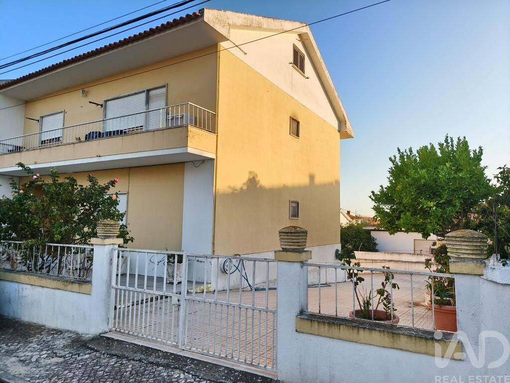 Property photo 1 of 40
