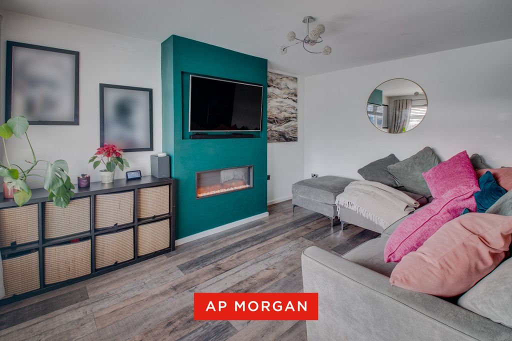 Property photo 3 of 16 Picture No. 10