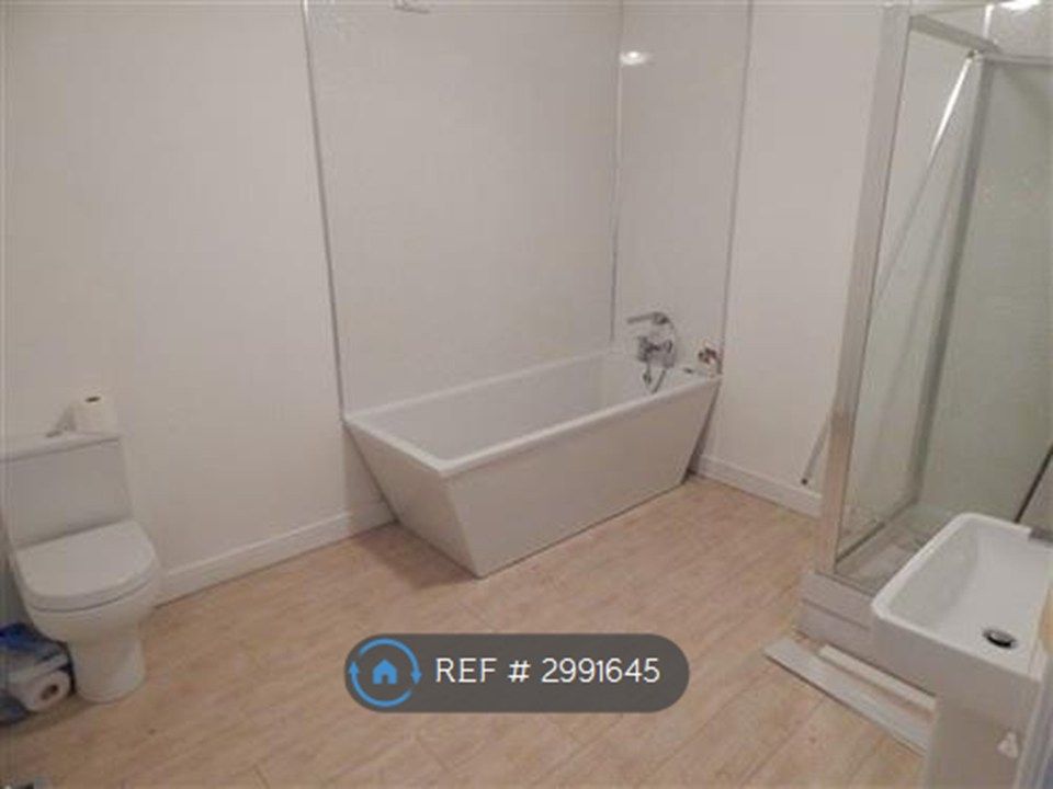 Property photo 2 of 8 Bathroom