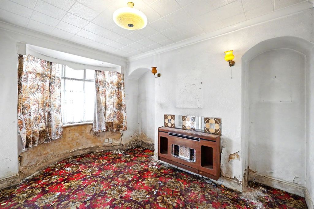 Property photo 2 of 13