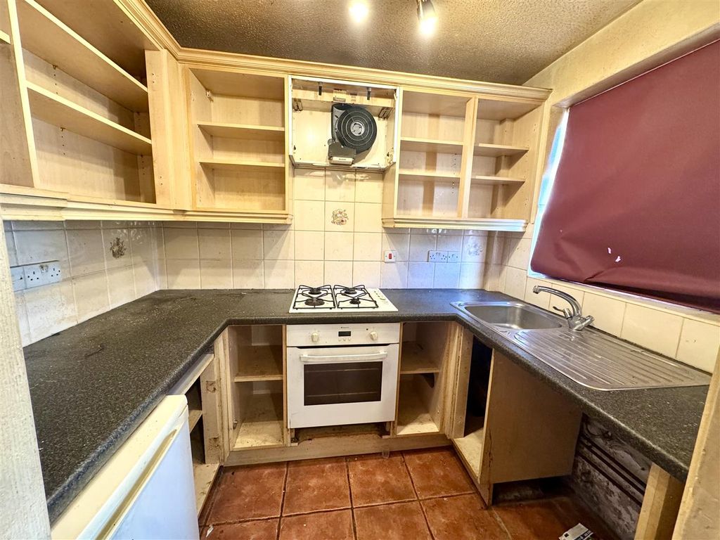 Property photo 3 of 16 Kitchen