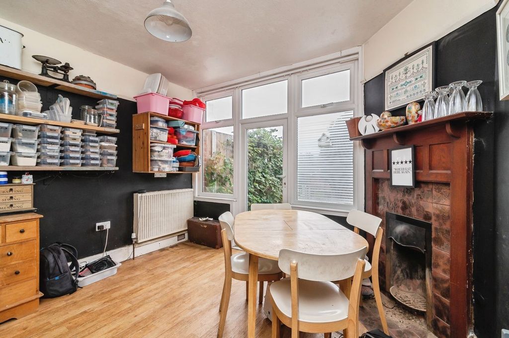 Property photo 3 of 28