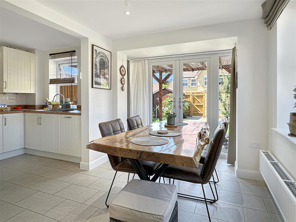 Property photo 2 of 15 Dining Room