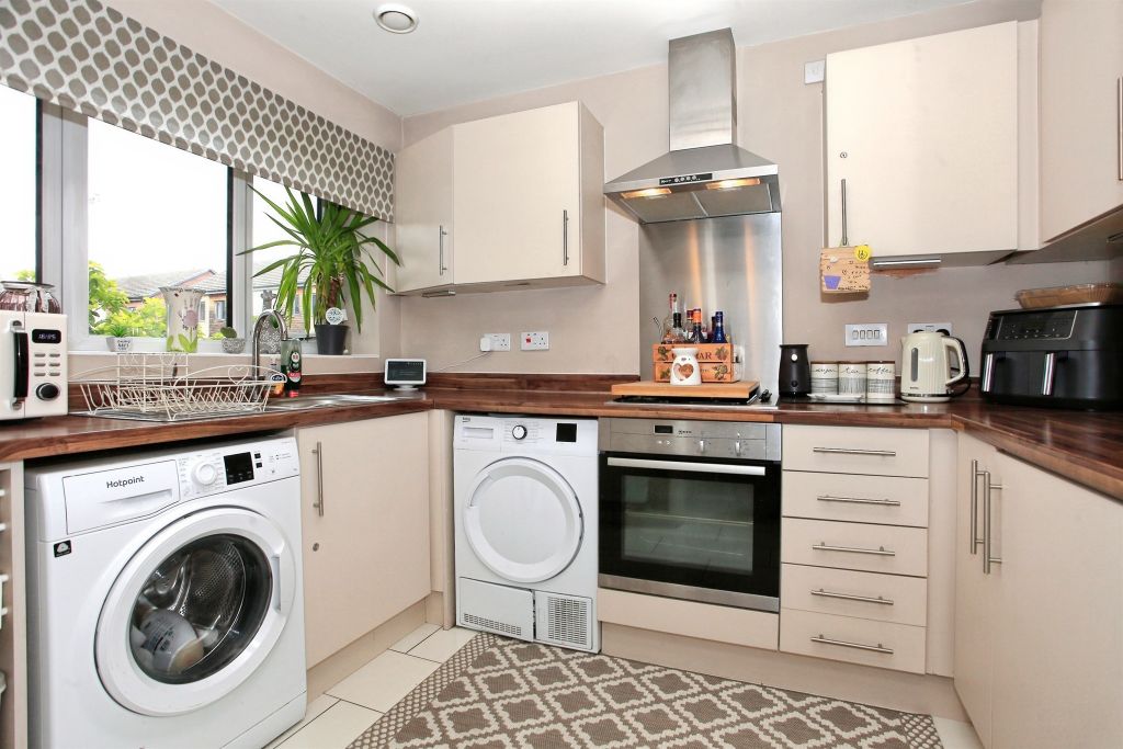 Property photo 2 of 14