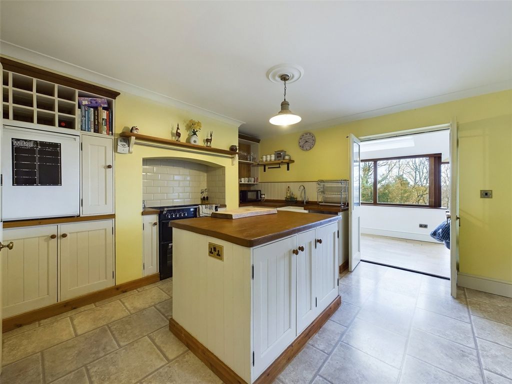 Property photo 2 of 46 Picture No. 15