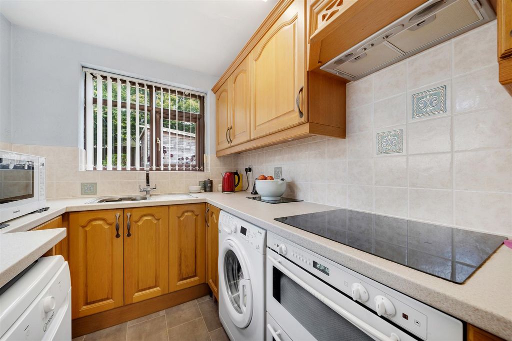 Property photo 3 of 23 127 Shaw Lane-13.Jpg