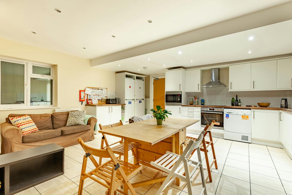 Property photo 2 of 11 18 Sheriff Avenue 10.Jpg