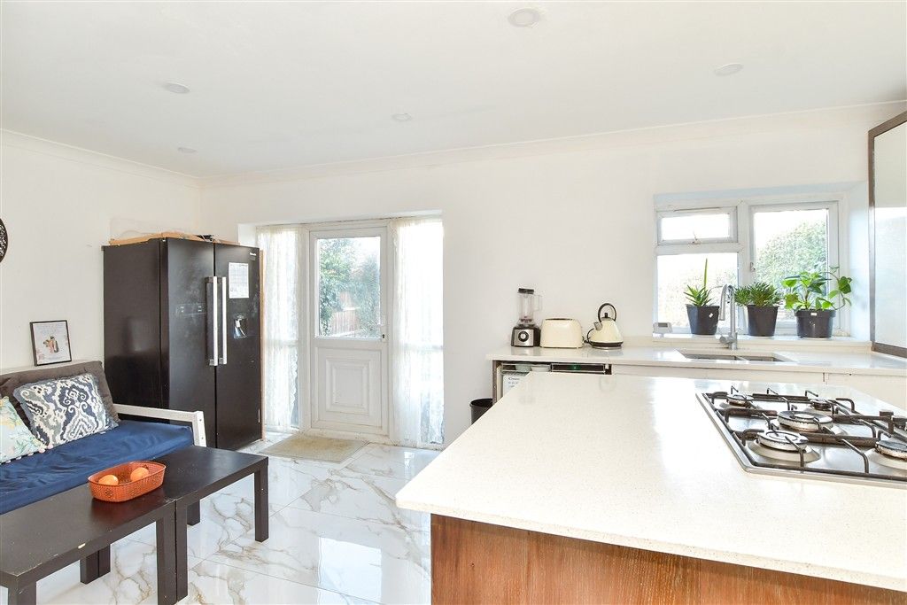 Property photo 3 of 10 Kitchen/Breakfast Room