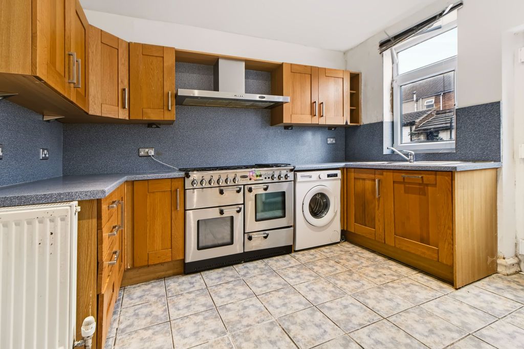 Property photo 3 of 13 Kitchen