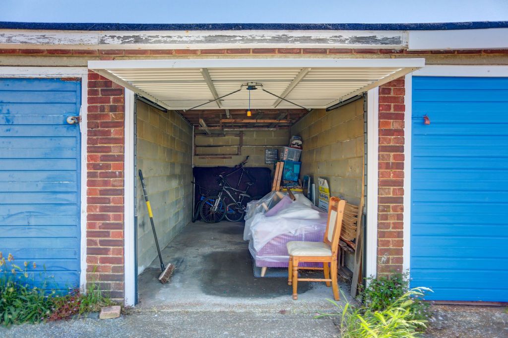Property photo 3 of 6