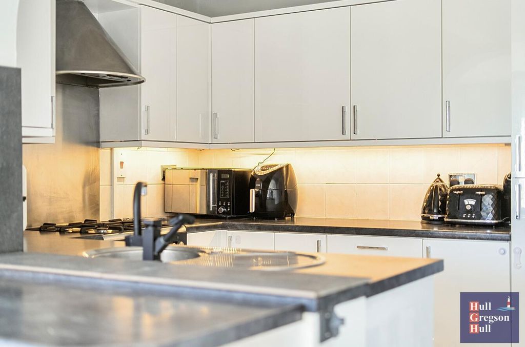 Property photo 2 of 22 130Fe017-0829-432A-A01d-53750Fb2Ced0.Jpg